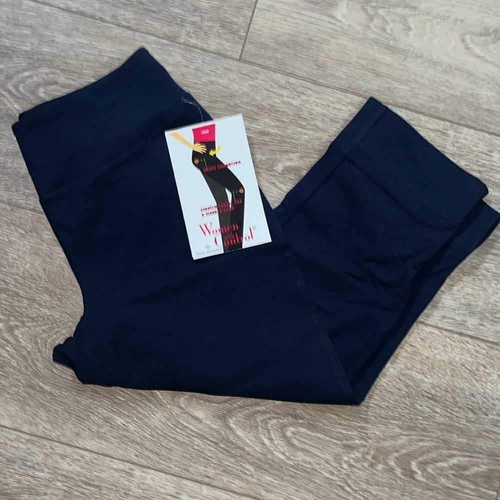New with Tags Wicked Women In Control Pull-On Capri Pants Size Small